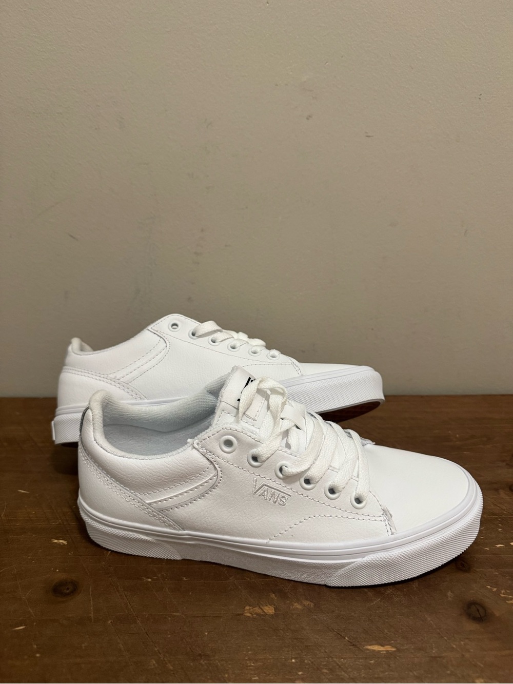 Vans Womens Size 7 White Low Top Sneakers